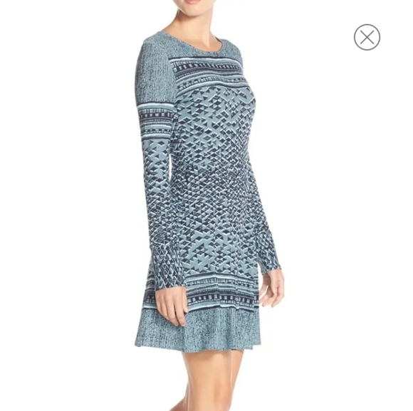 BCBGMaxAzria Dresses & Skirts - BCBGMAXAZRIA Kennidi Jacquard Sweater Dress sz M